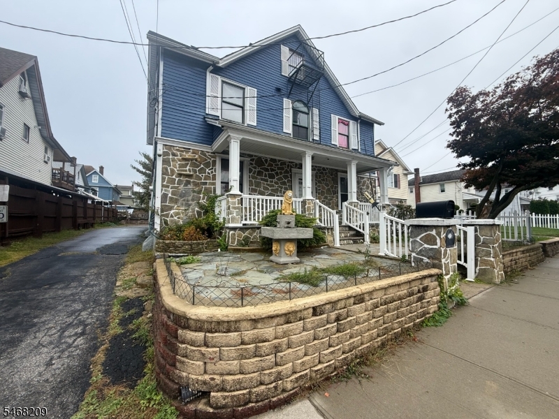121 W Clinton Street — photo