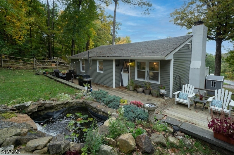 8 Lake View Dr S. — photo