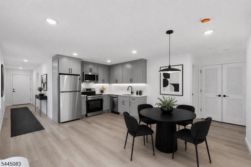 566 Springfield Avenue Unit 205 — photo