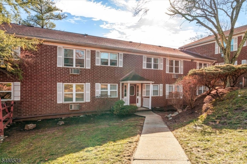 100 Pierson Miller Unit F32 — photo