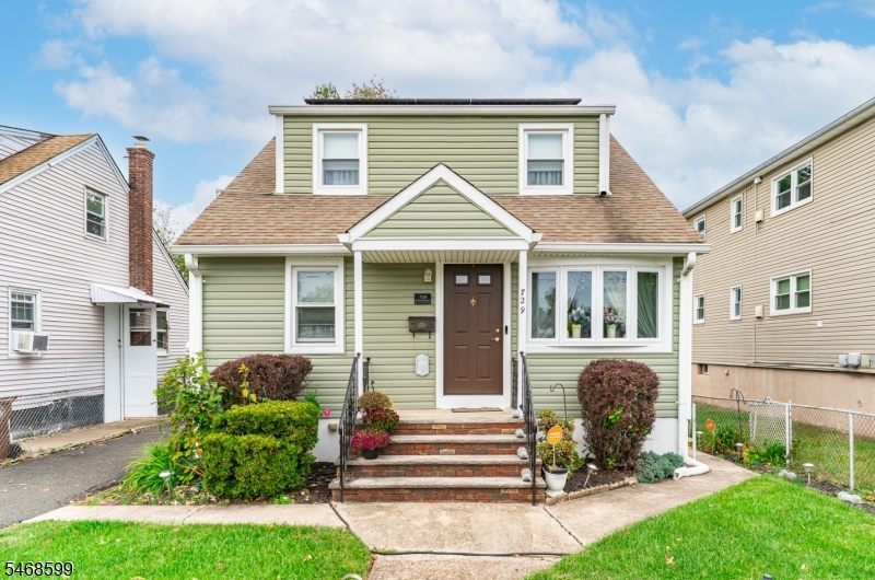 729 E Curtis Street — photo