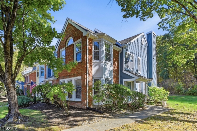 92 Laurelwood Court — photo