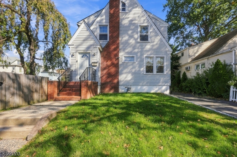 82 Brook Avenue — photo