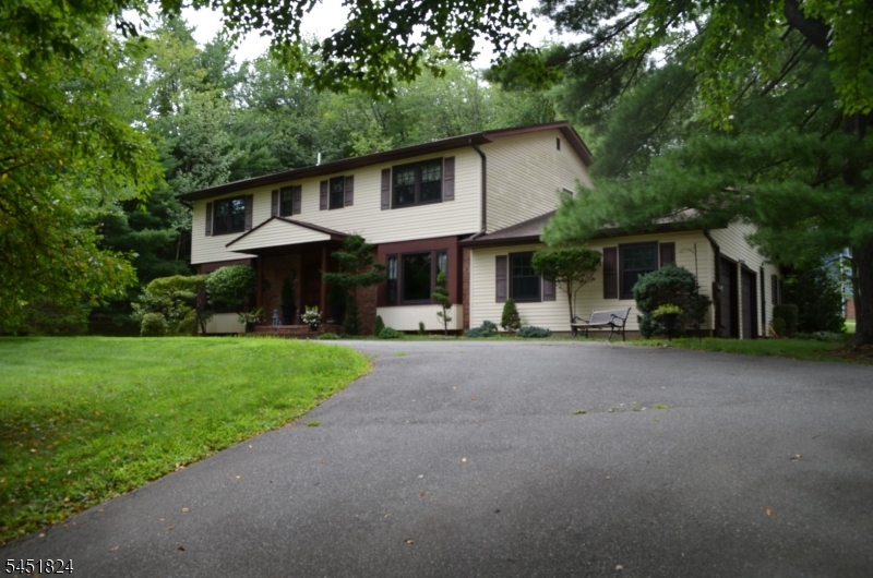 1 Glenbrook Court — photo