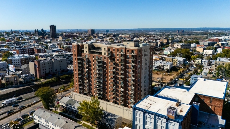 3312 Hudson Avenue Unit 8L — photo