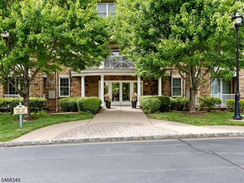461 Victoria Drive — photo