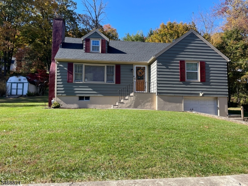 30 Lakeside Drive — photo