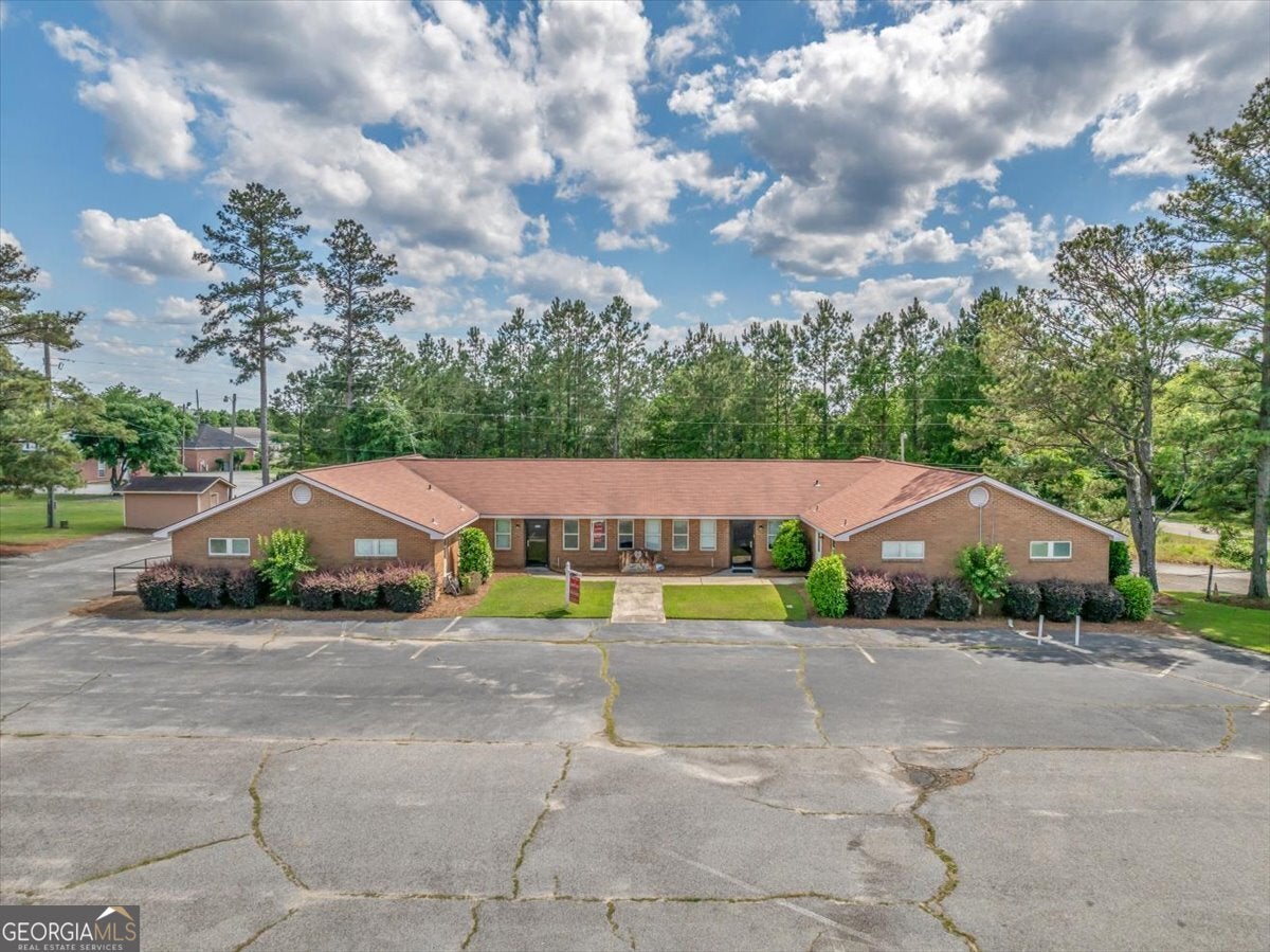 818 Professional Center Dr — photo