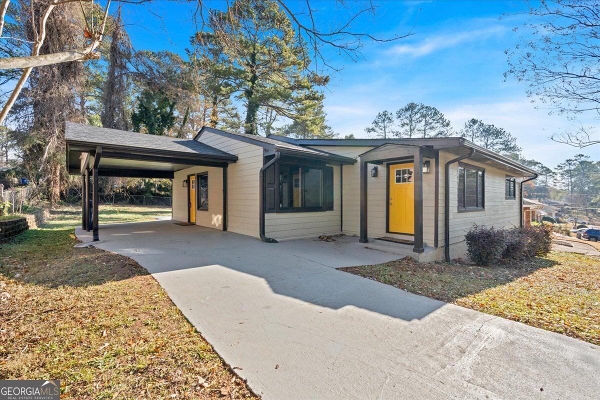2142 Cloverdale Dr SE — photo