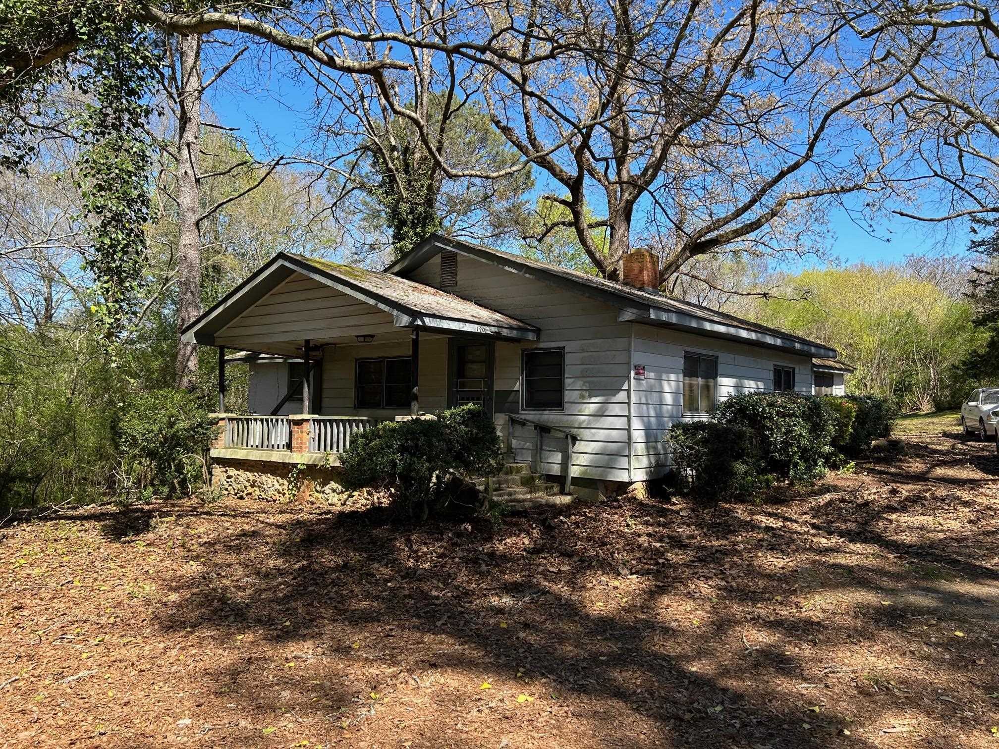 190 Bowles Dr — photo