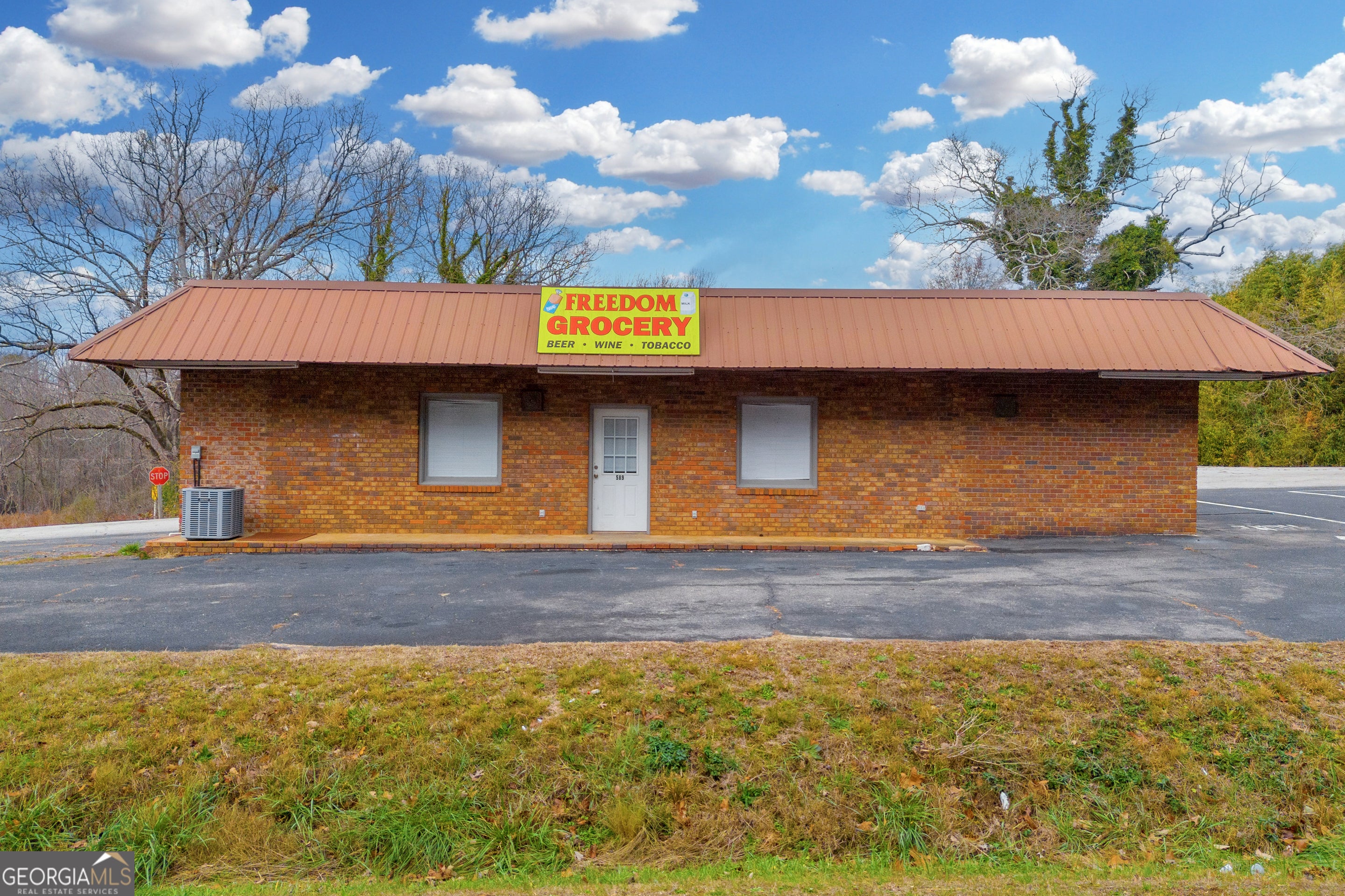 589 Dicks Hill Pkwy — photo