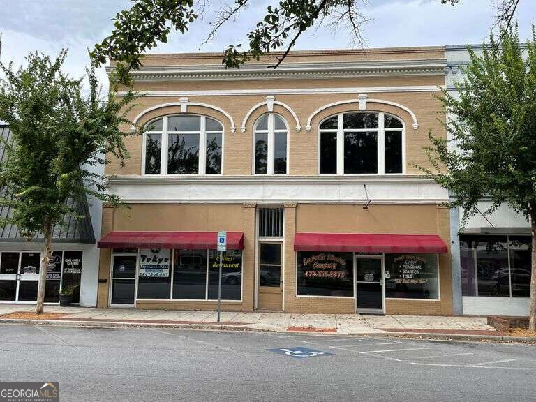 122 E Broad St — photo