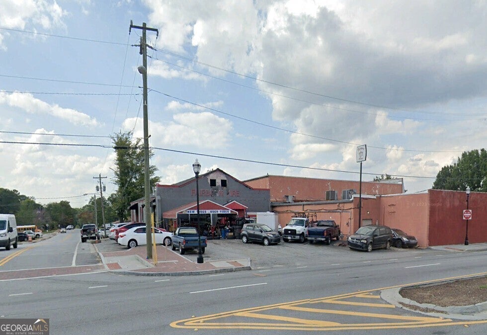 85 W Broad St — photo
