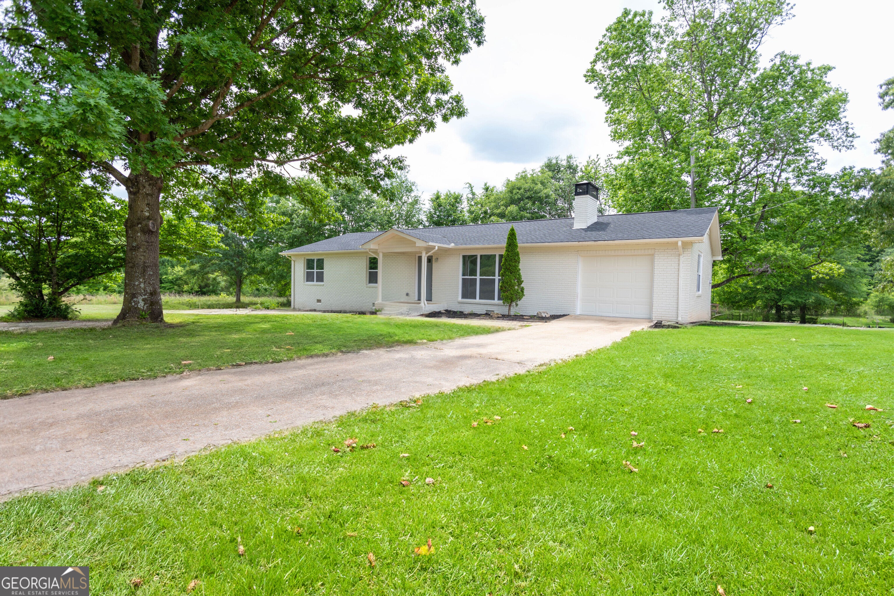 1073 We King Rd — photo