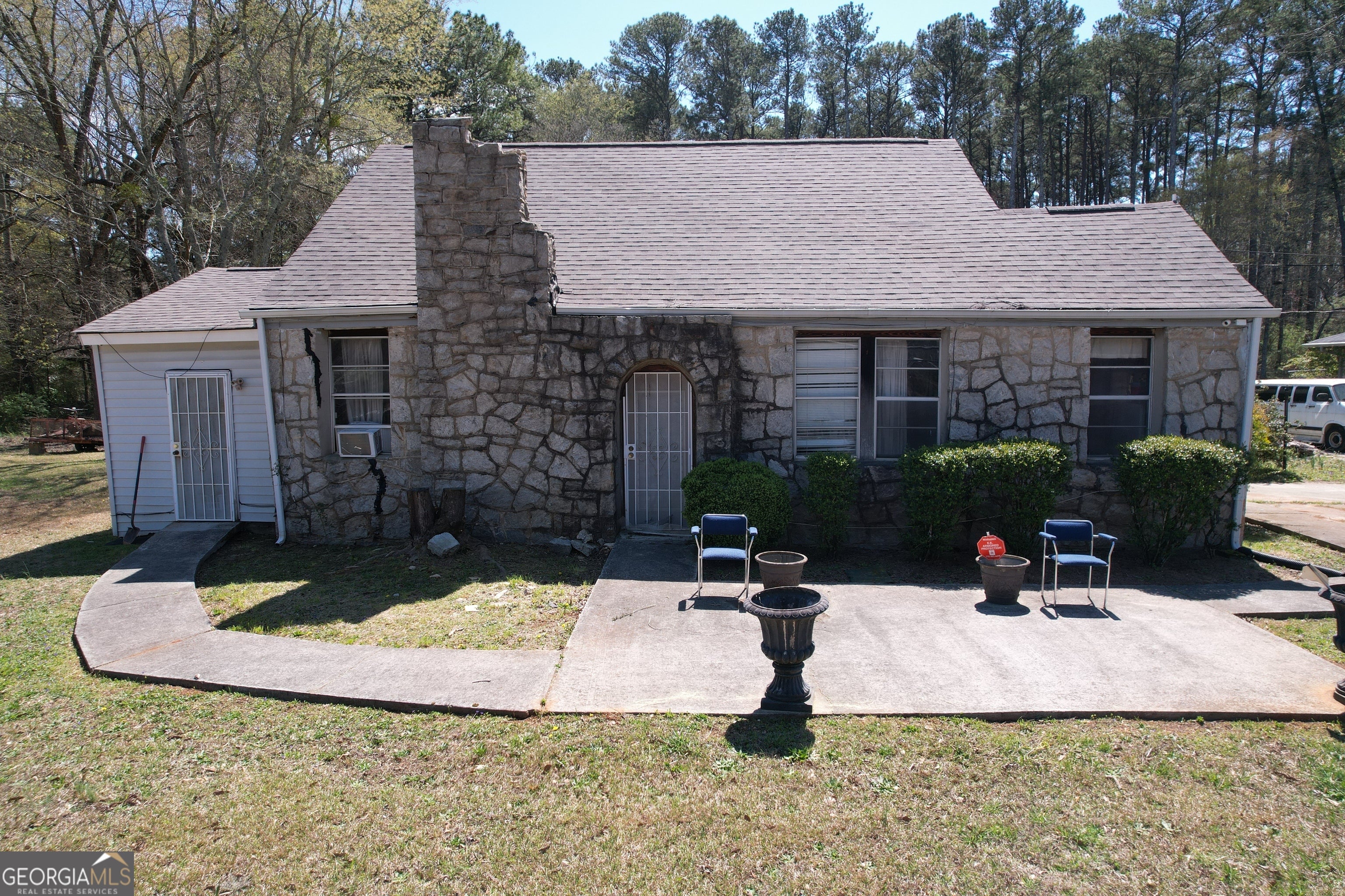 5181 Covington Hwy — photo