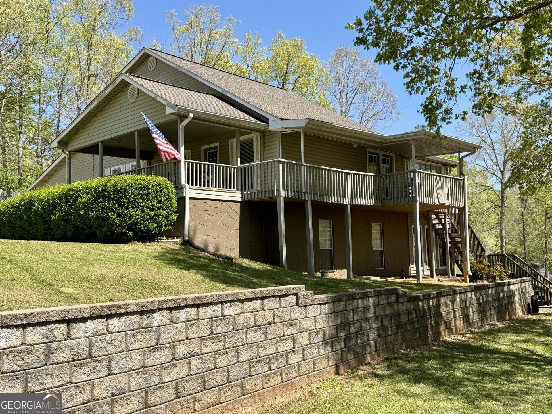 111 Warren Dr — photo
