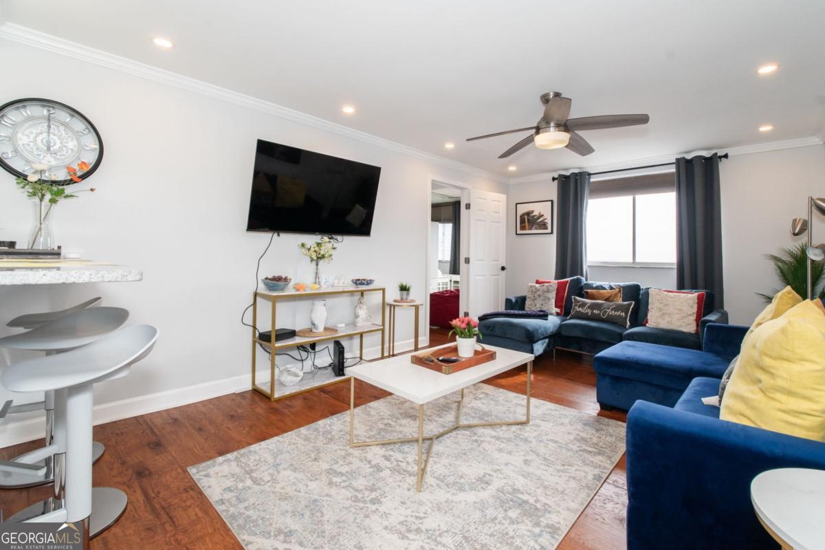 215 Piedmont Ave NE 2107 — photo