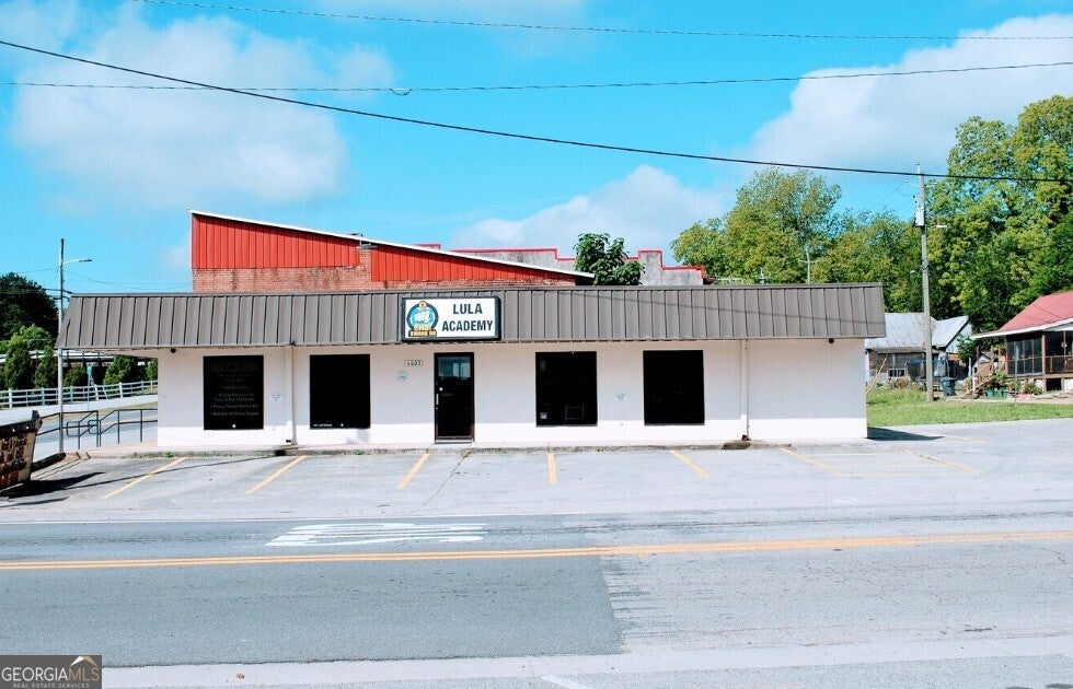 6003 Main St — photo