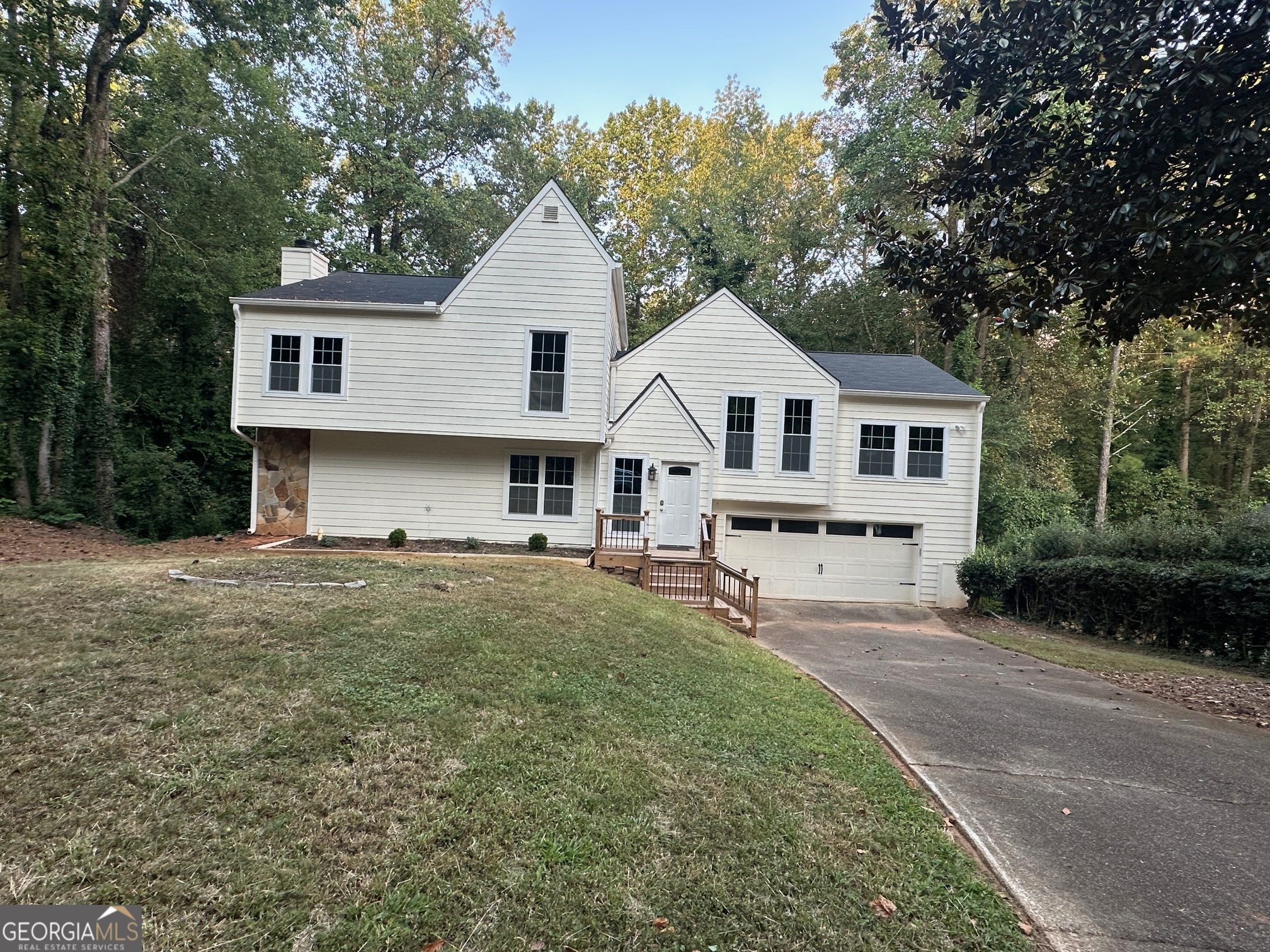 2570 Rocky Springs Dr — photo