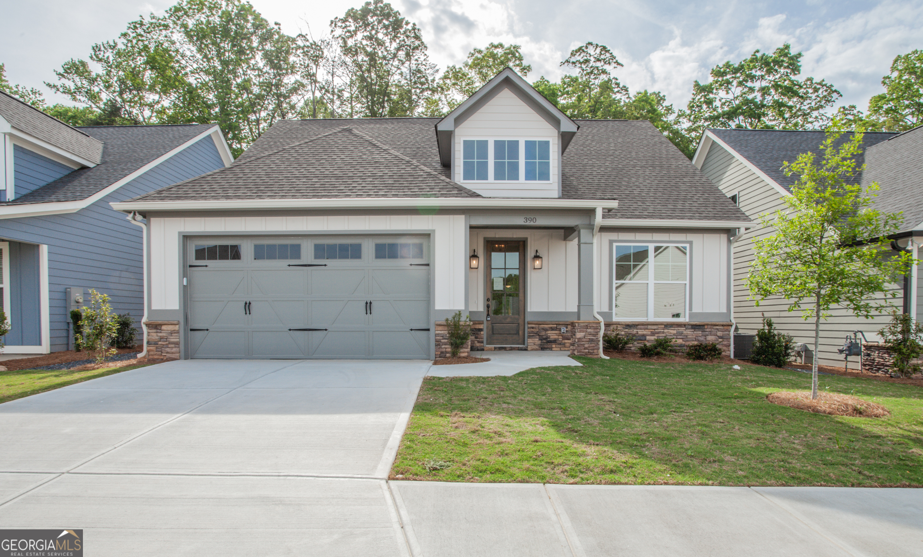390 Maple View Dr — photo