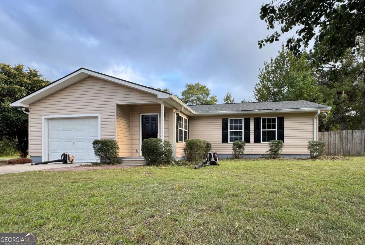 1621 Meadowood Dr — photo