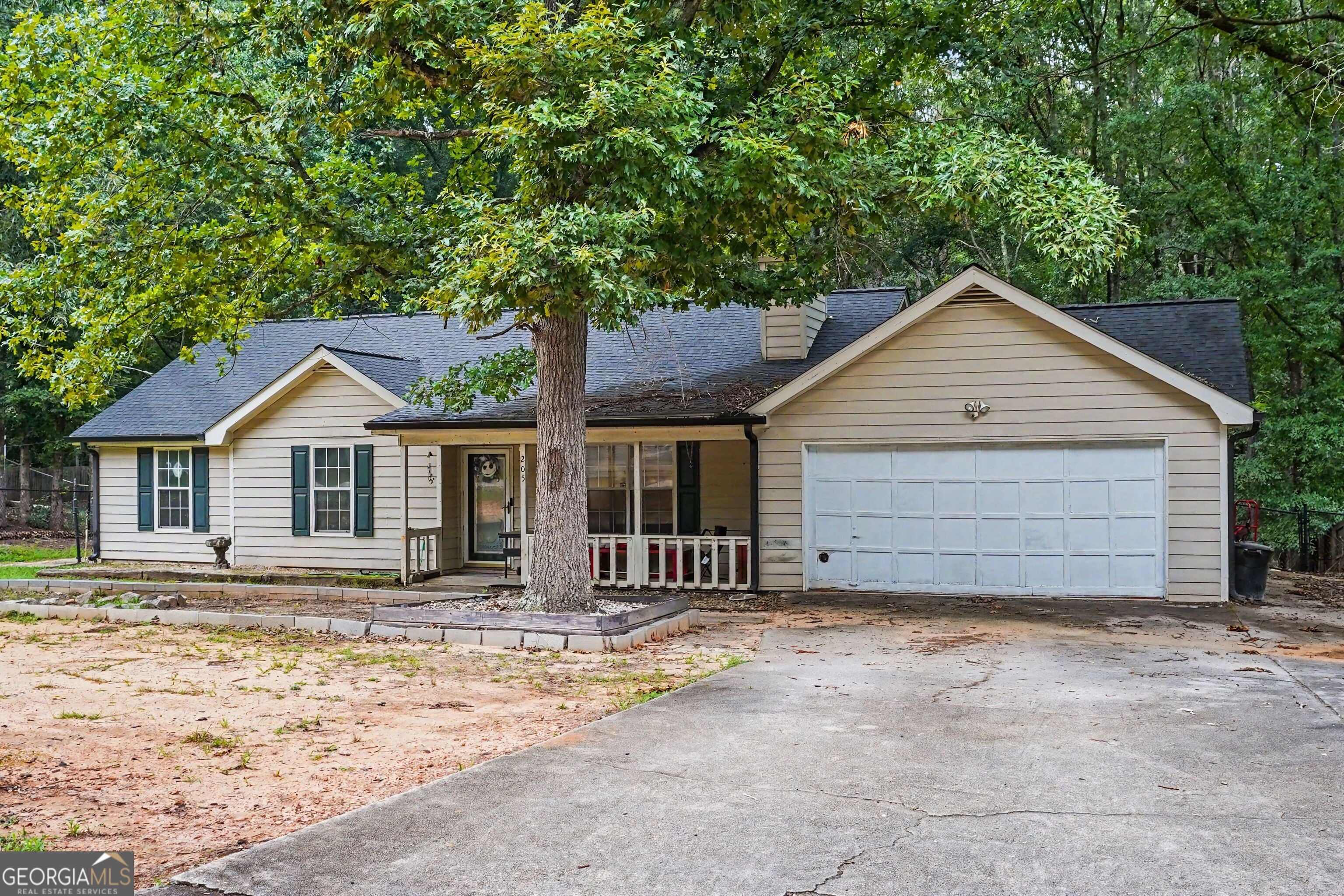 205 Woodcrest Dr — photo