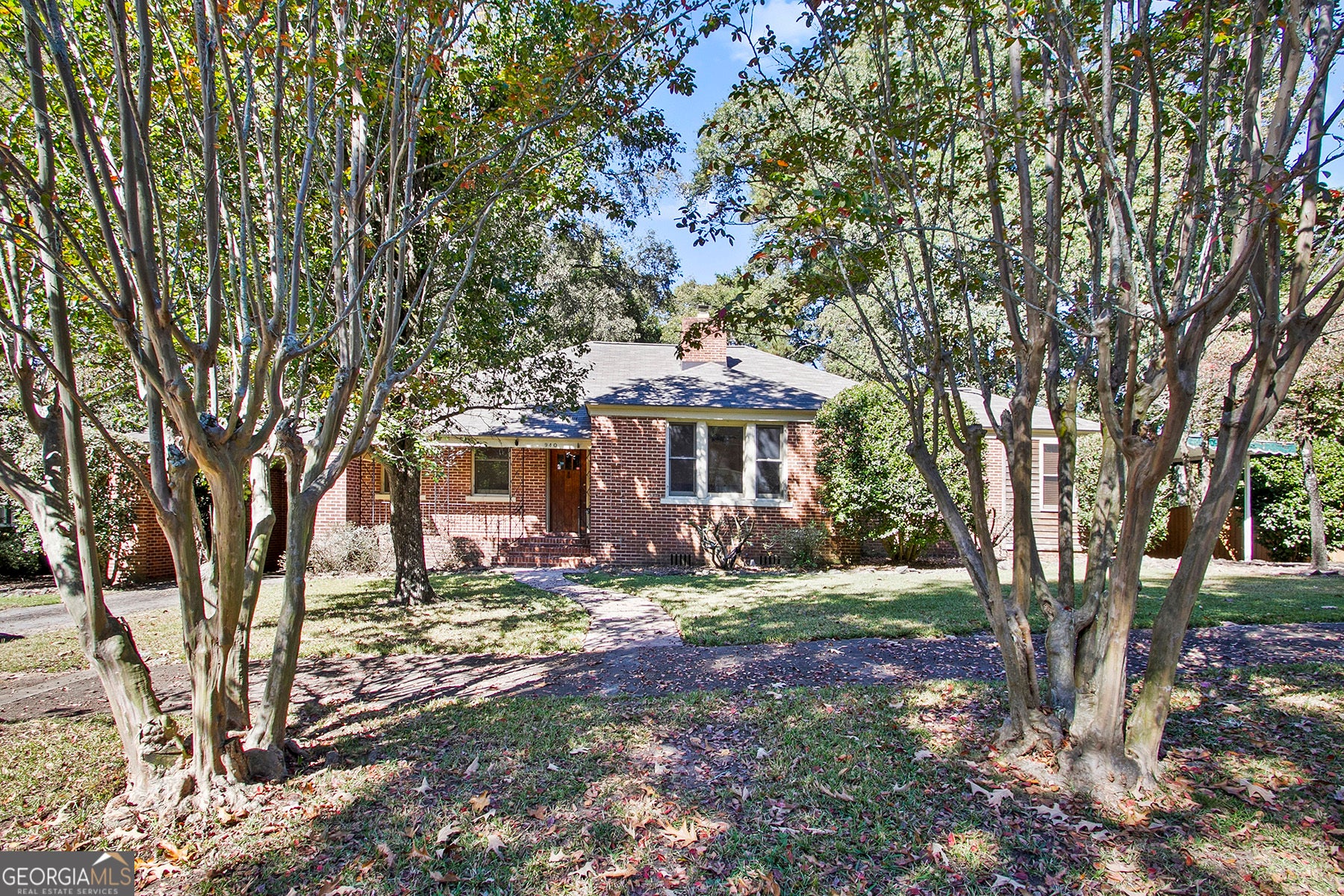 940 Curry Dr — photo