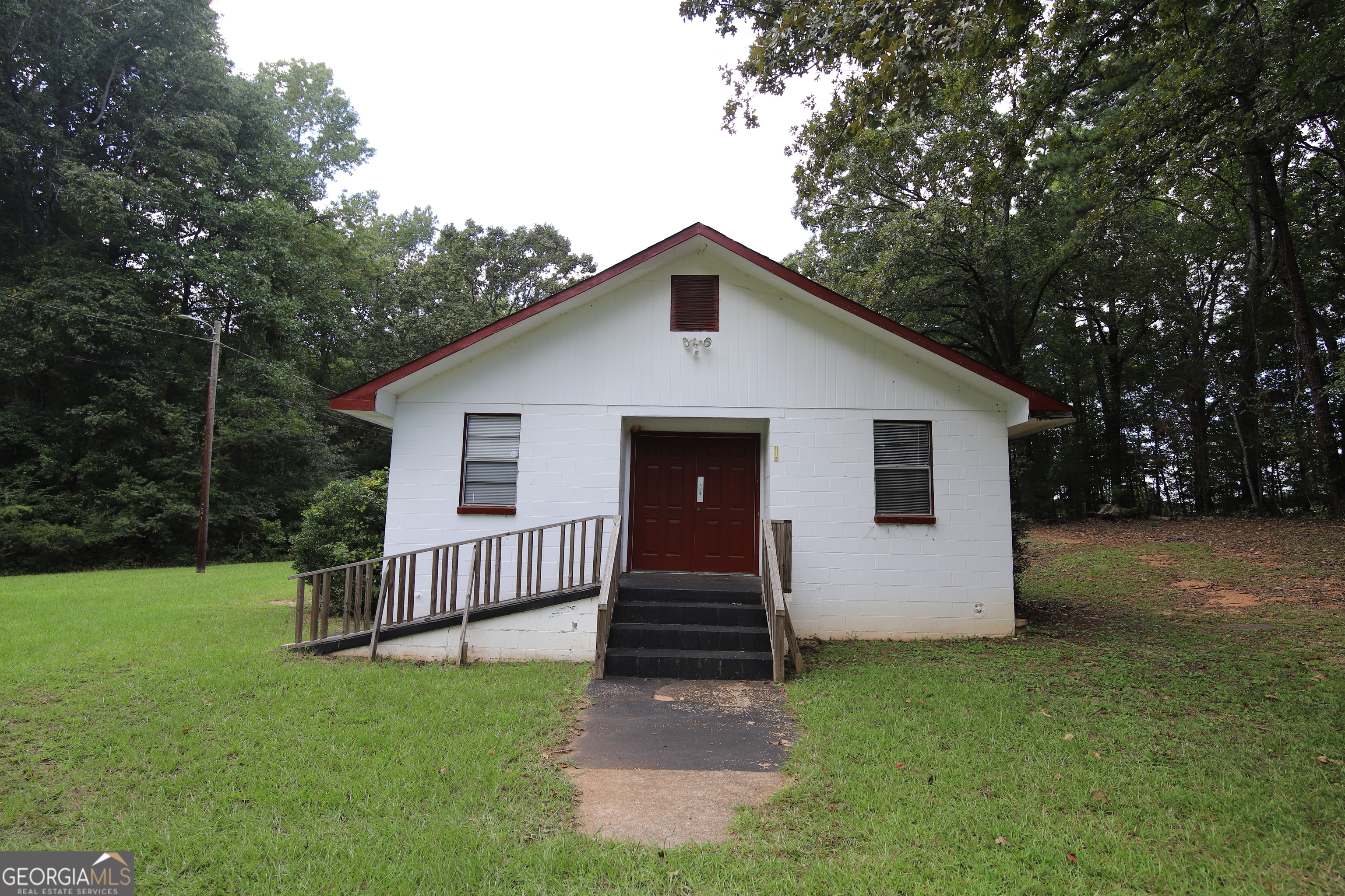 352 Old Hutchinson Mill Rd — photo