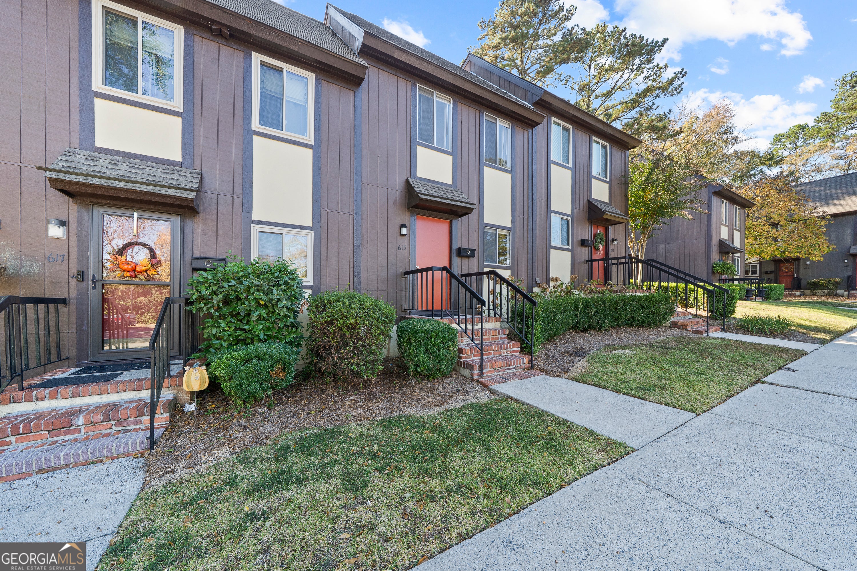 615 Willow Creek Dr — photo