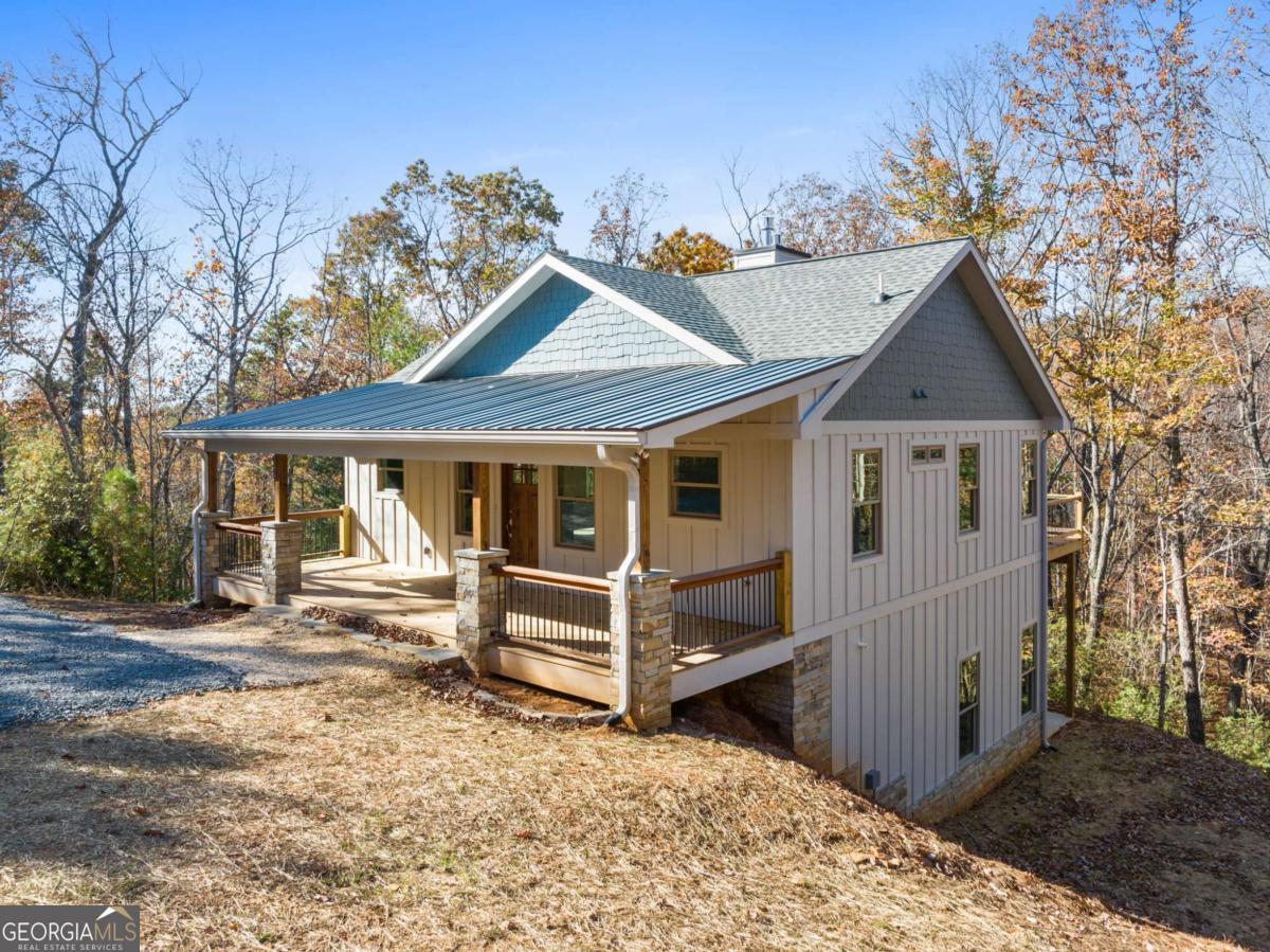 1054 Lakeland Dr — photo