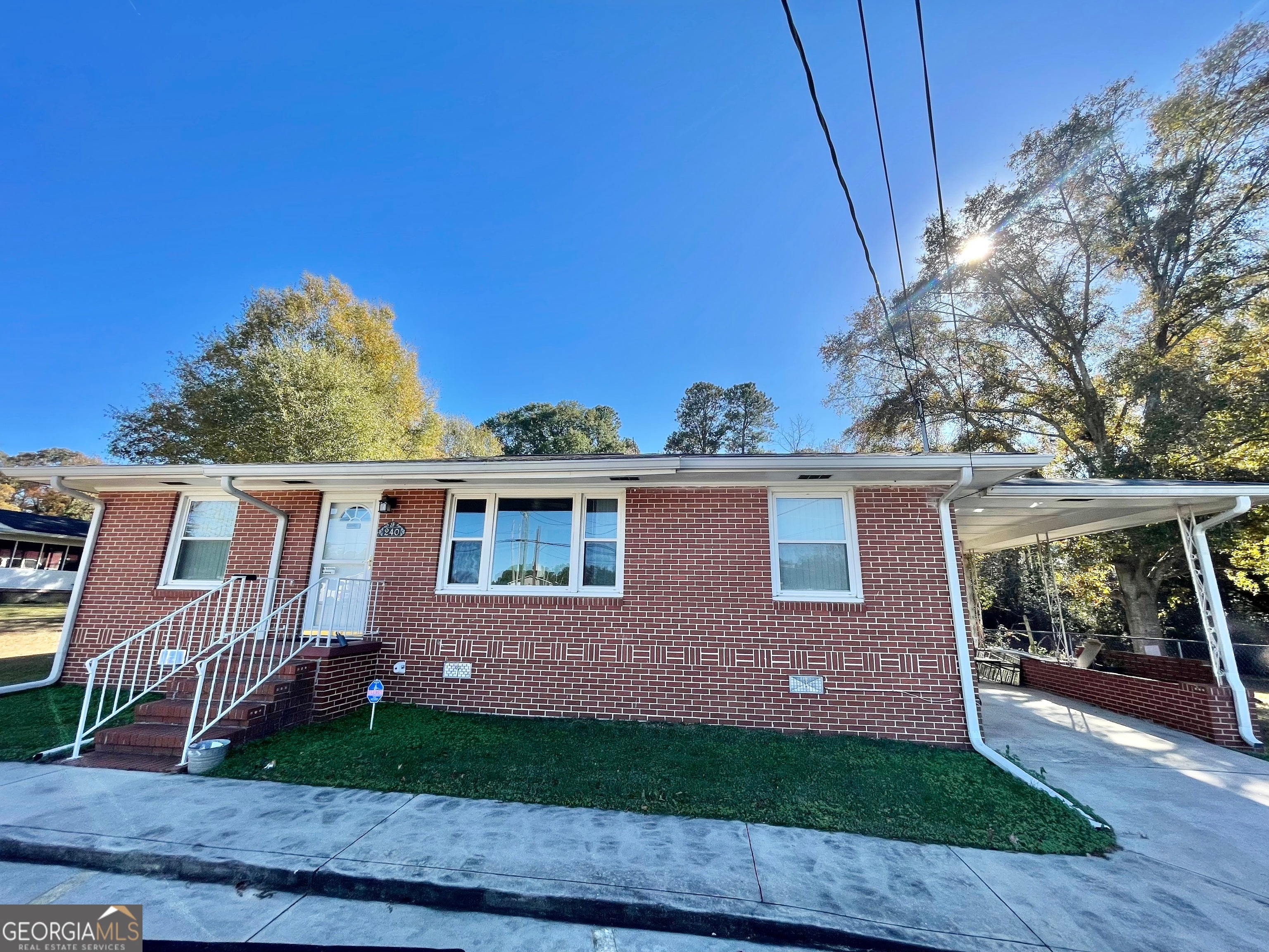 240 Airport Rd — photo