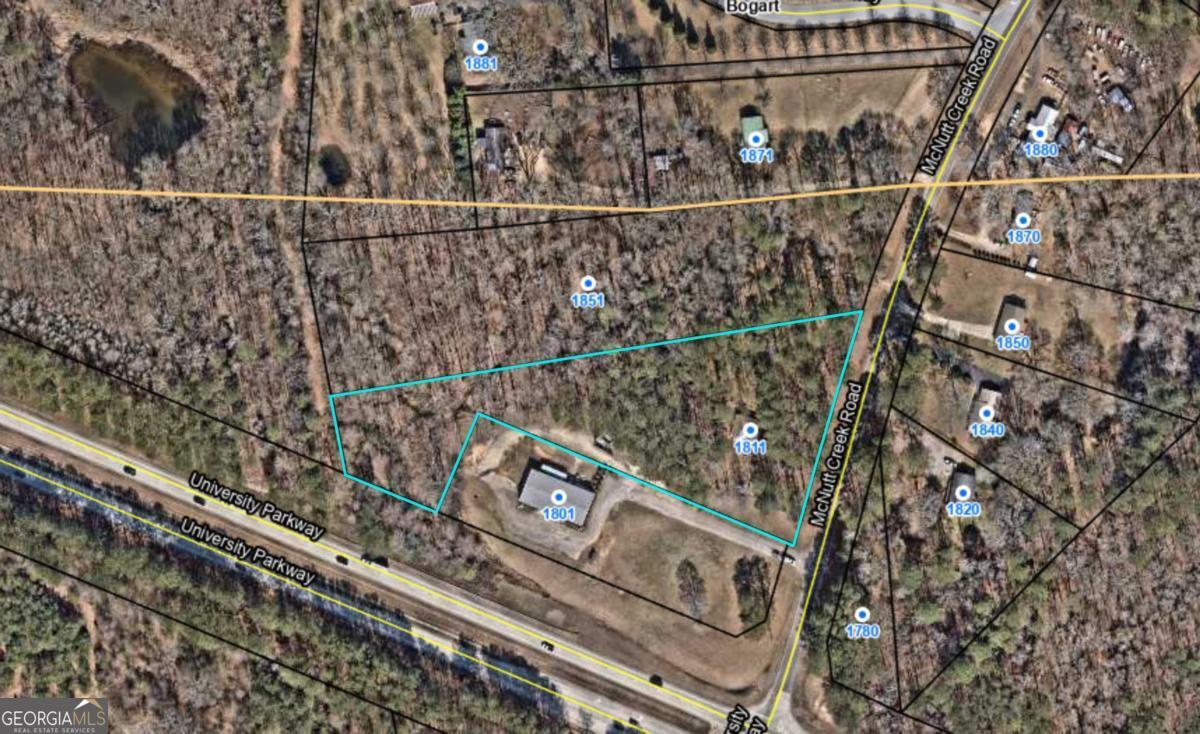 1811/1851 McNutt Creek Rd — photo