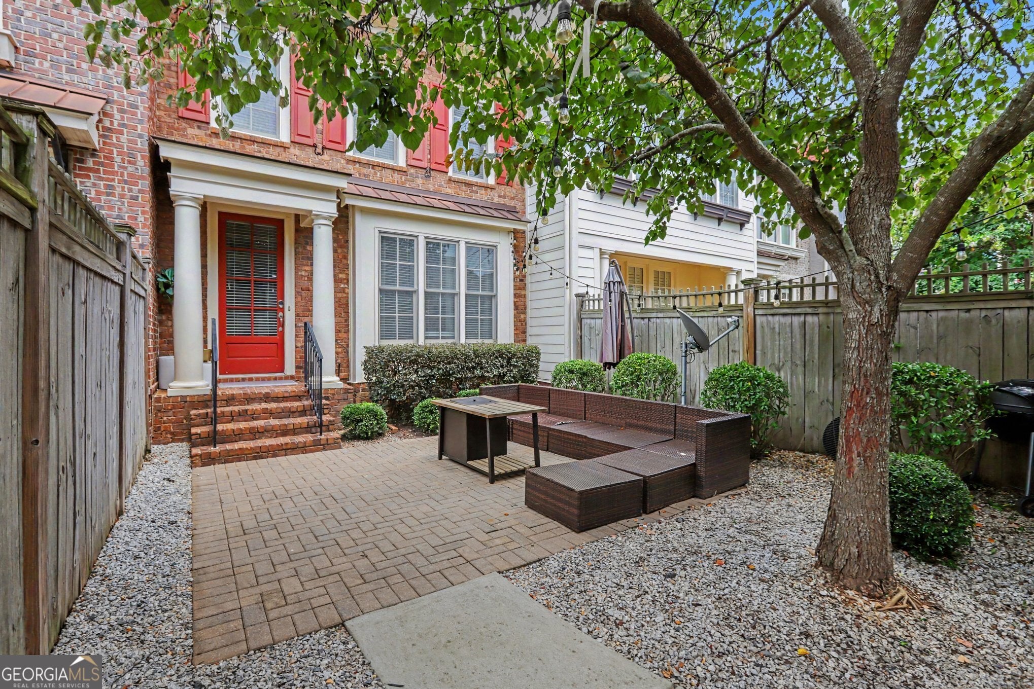 6084 Holly Park Ln SE — photo