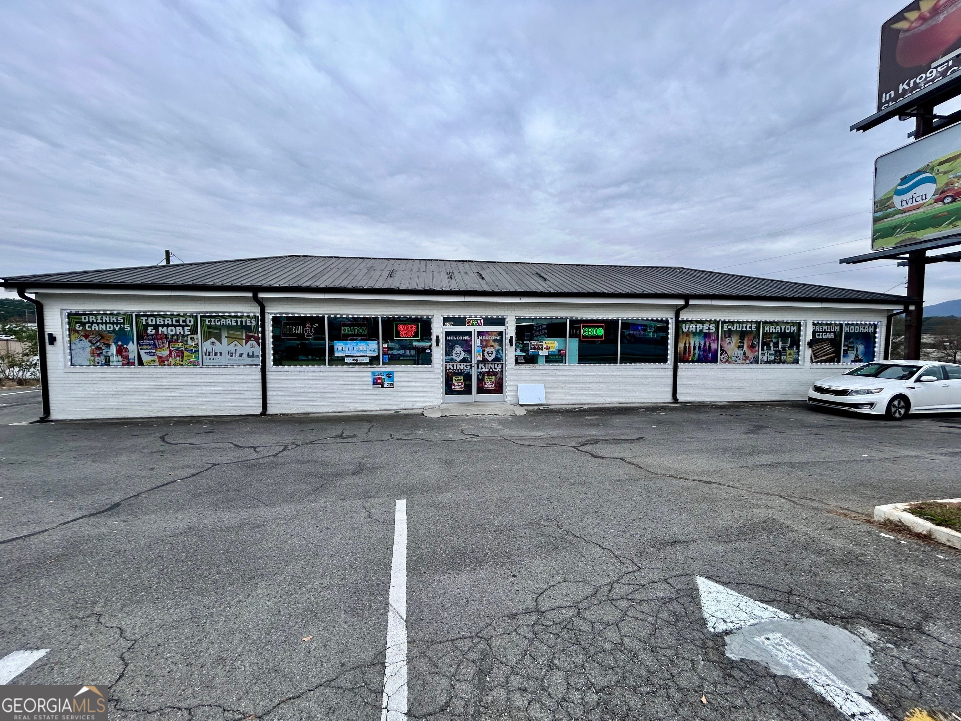 208 E Walnut Ave — photo