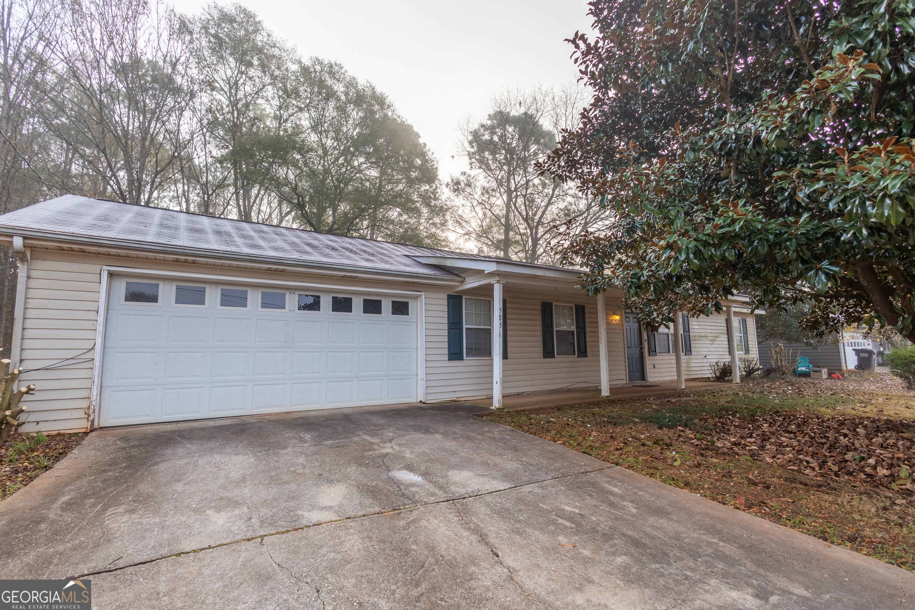 585 Cowan Rd — photo