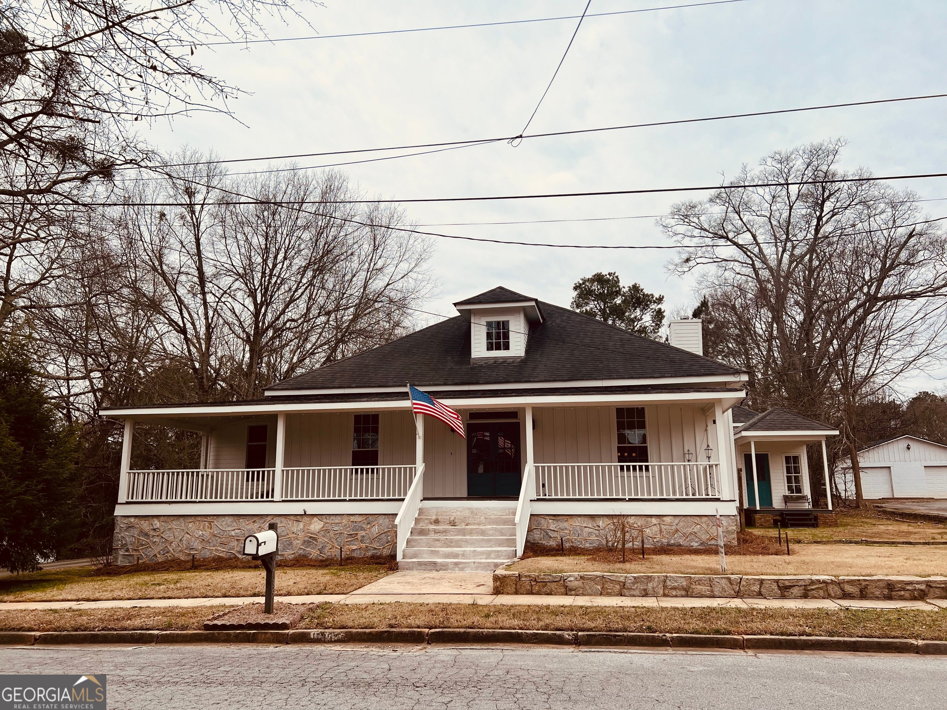 1735 Hill St NE — photo