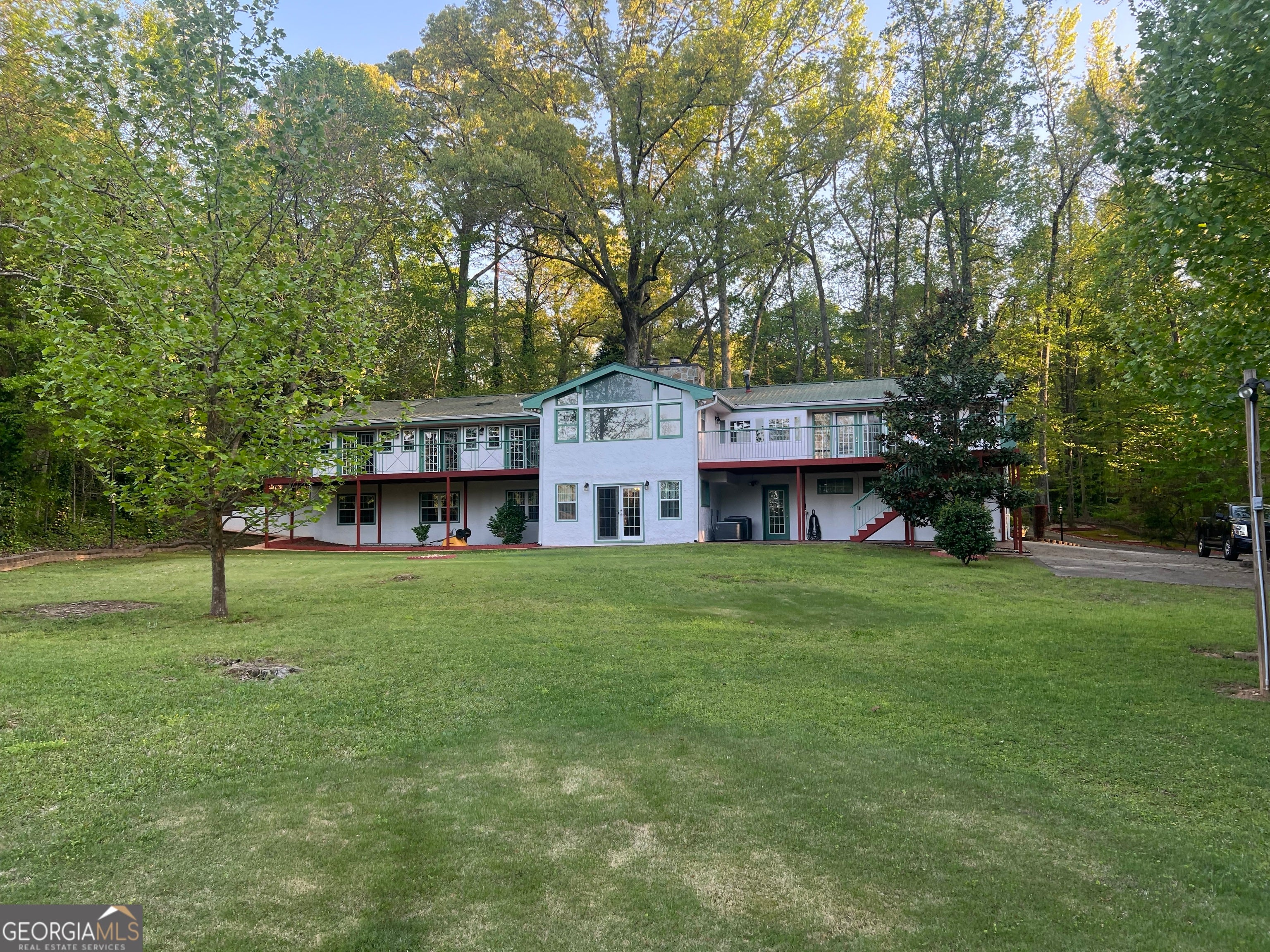 2316 Emerald Dr — photo