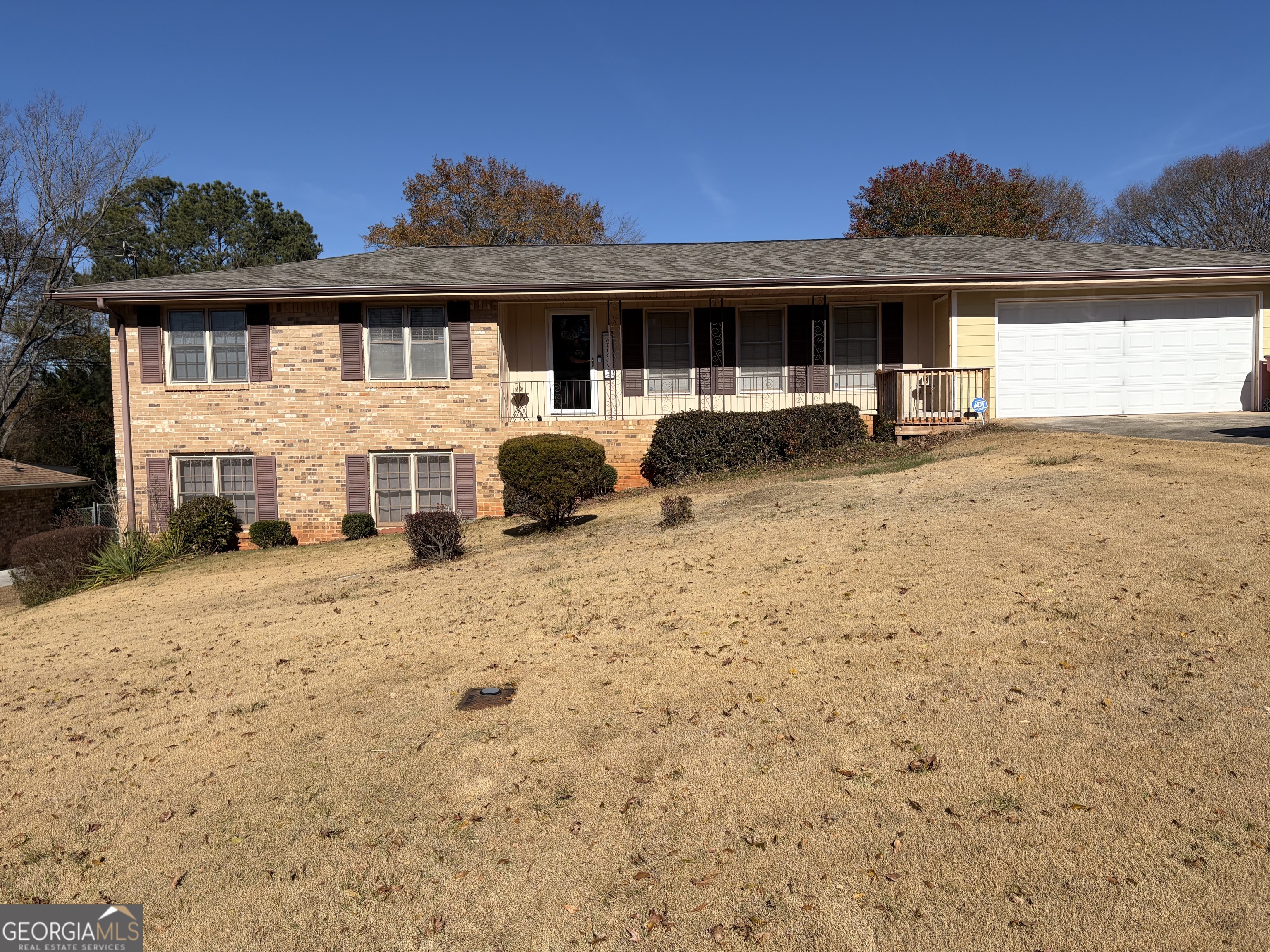1056 Waterside Dr SE — photo