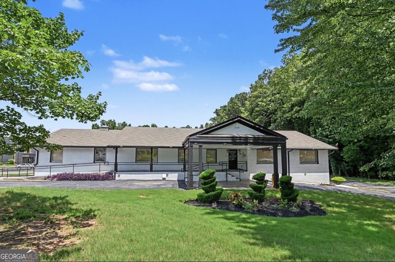 2225 Godby Rd 500 — photo