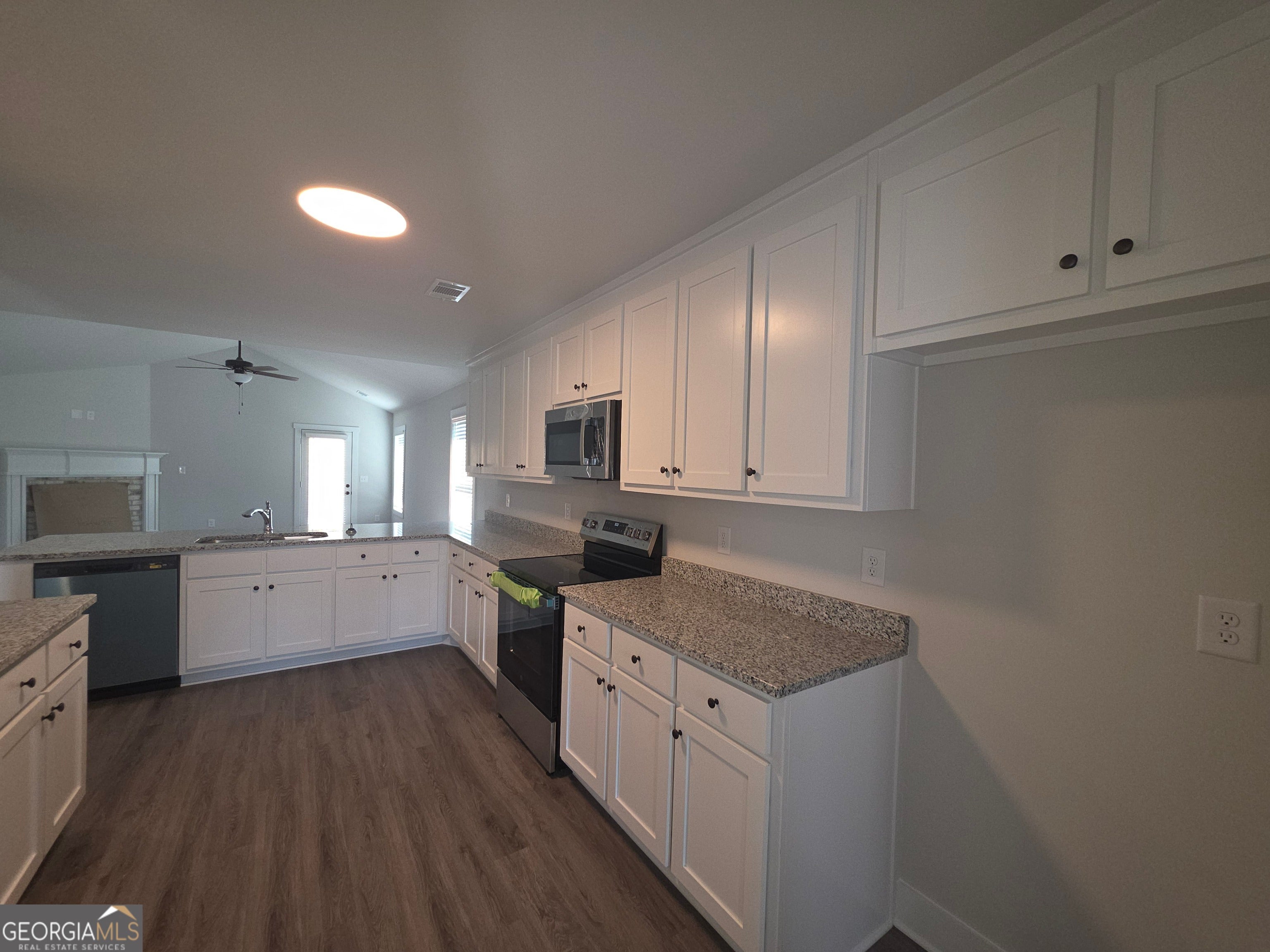 141 Charlie WAY 25 — photo 3