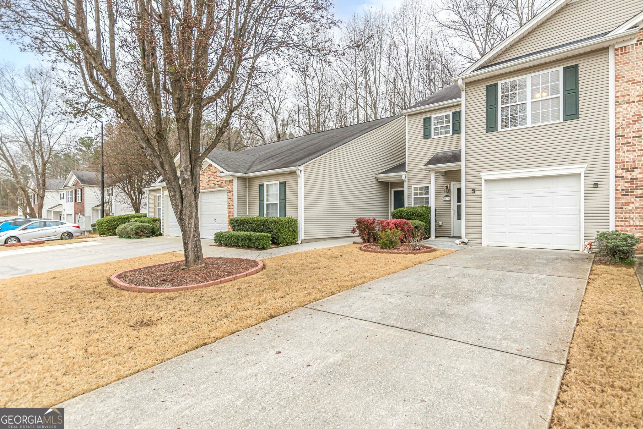 137 Venture Path — photo