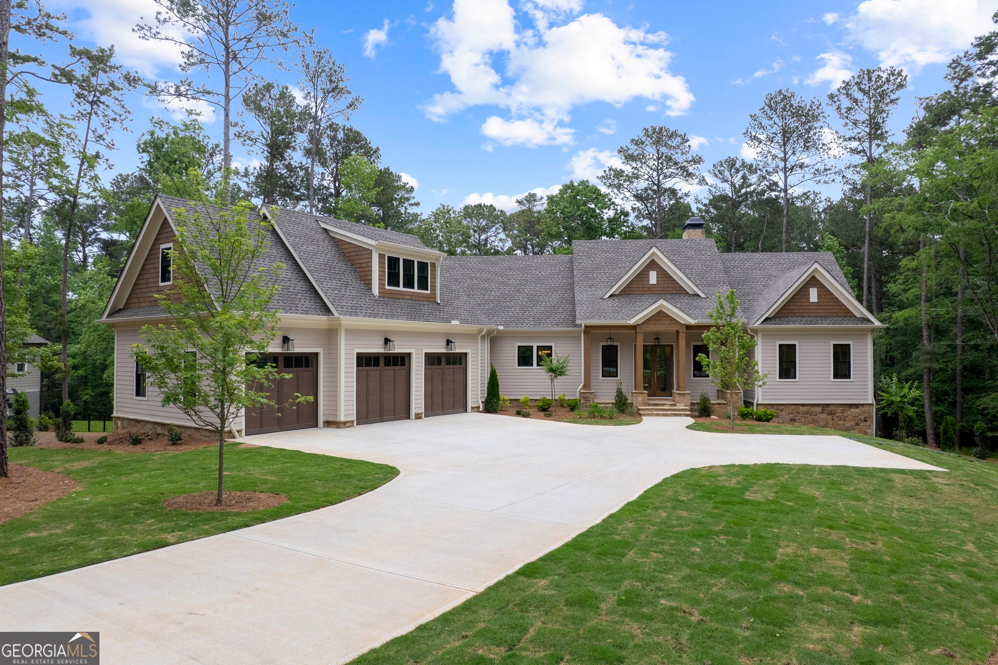 1040 Parrotts Cove Rd — photo