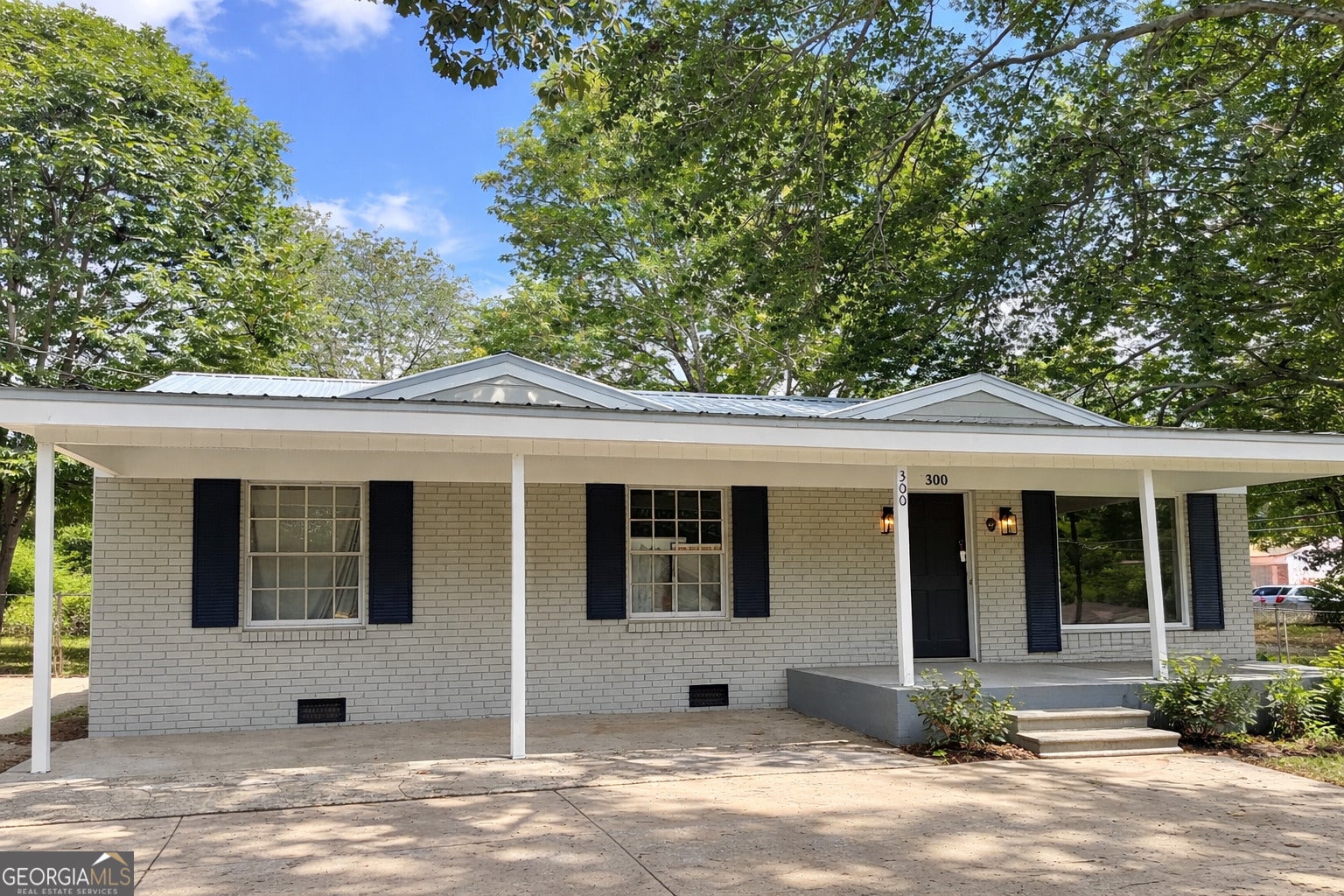 300 Martin Cir — photo