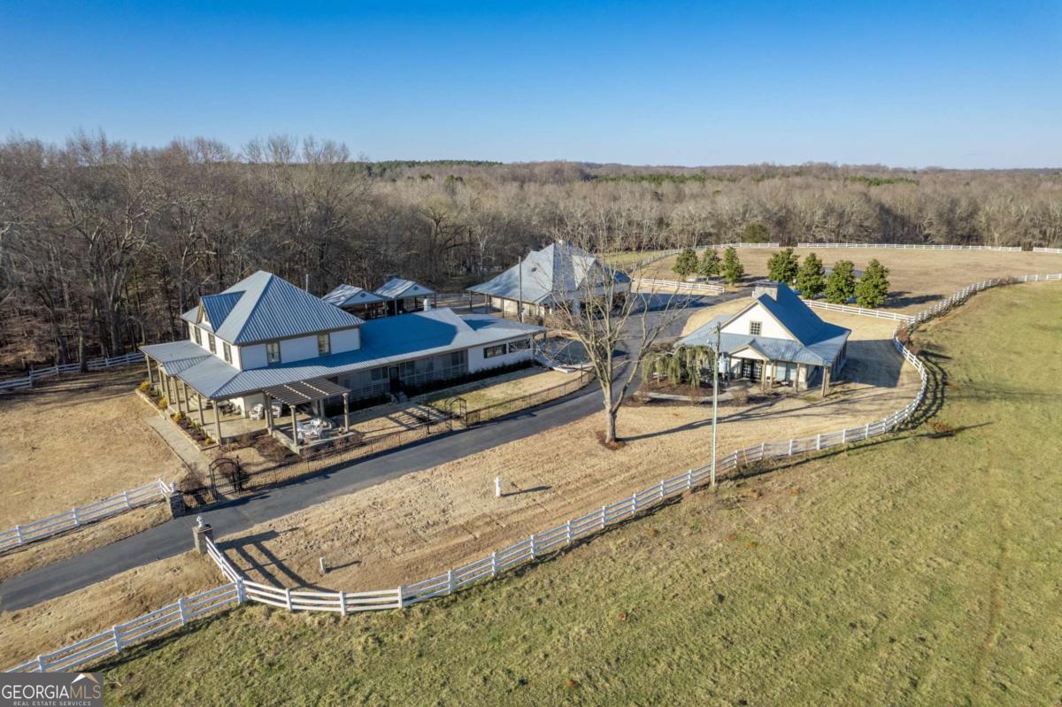 7527 Highway 326 — photo