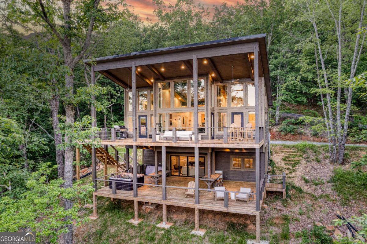 281 Raintree Bend, Blue Ridge GA 30513