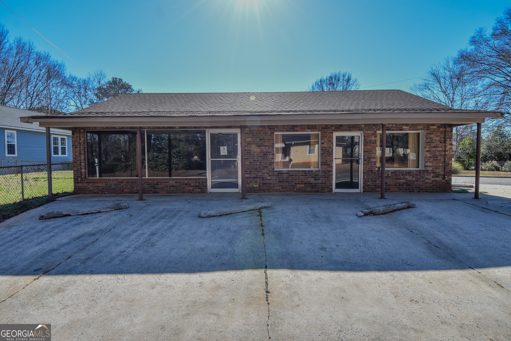 618 E Lee St — photo