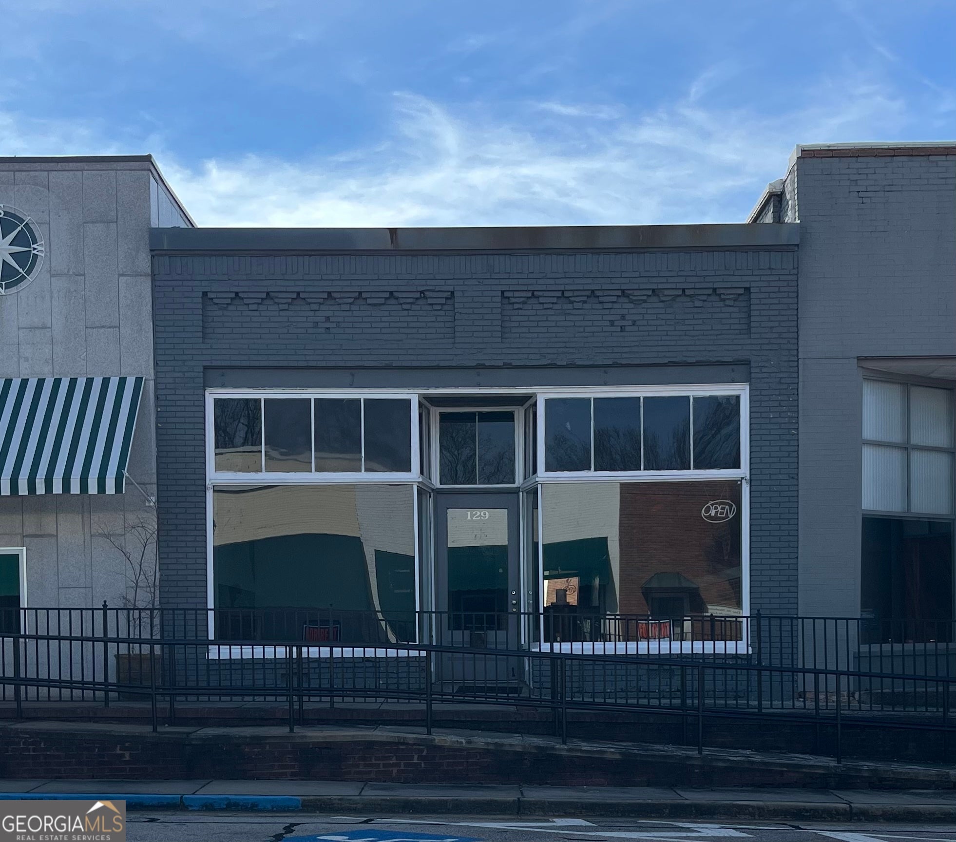 129 W Main St — photo