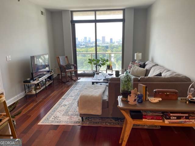 270 17th St NW — photo
