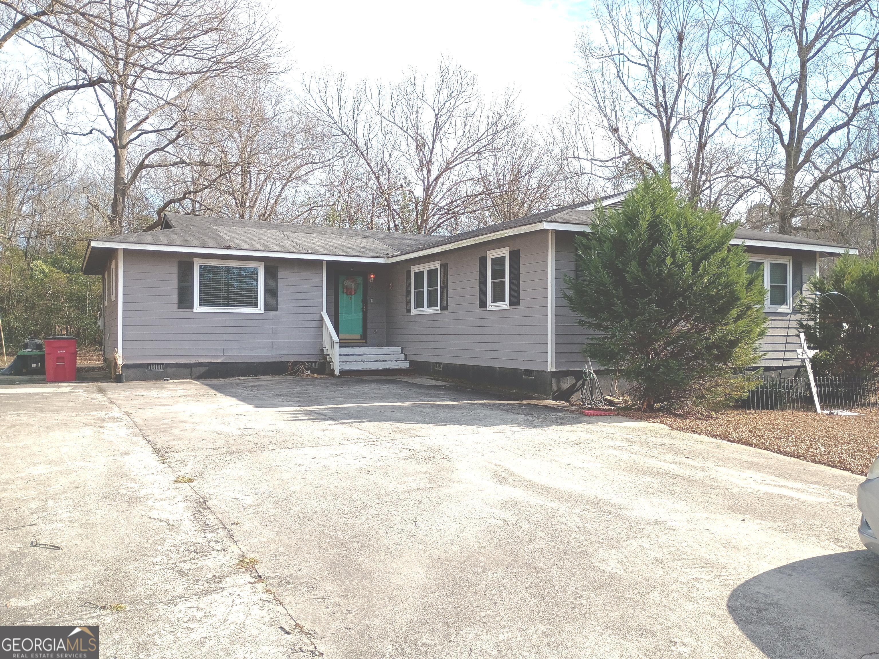518 Cooley Dr — photo