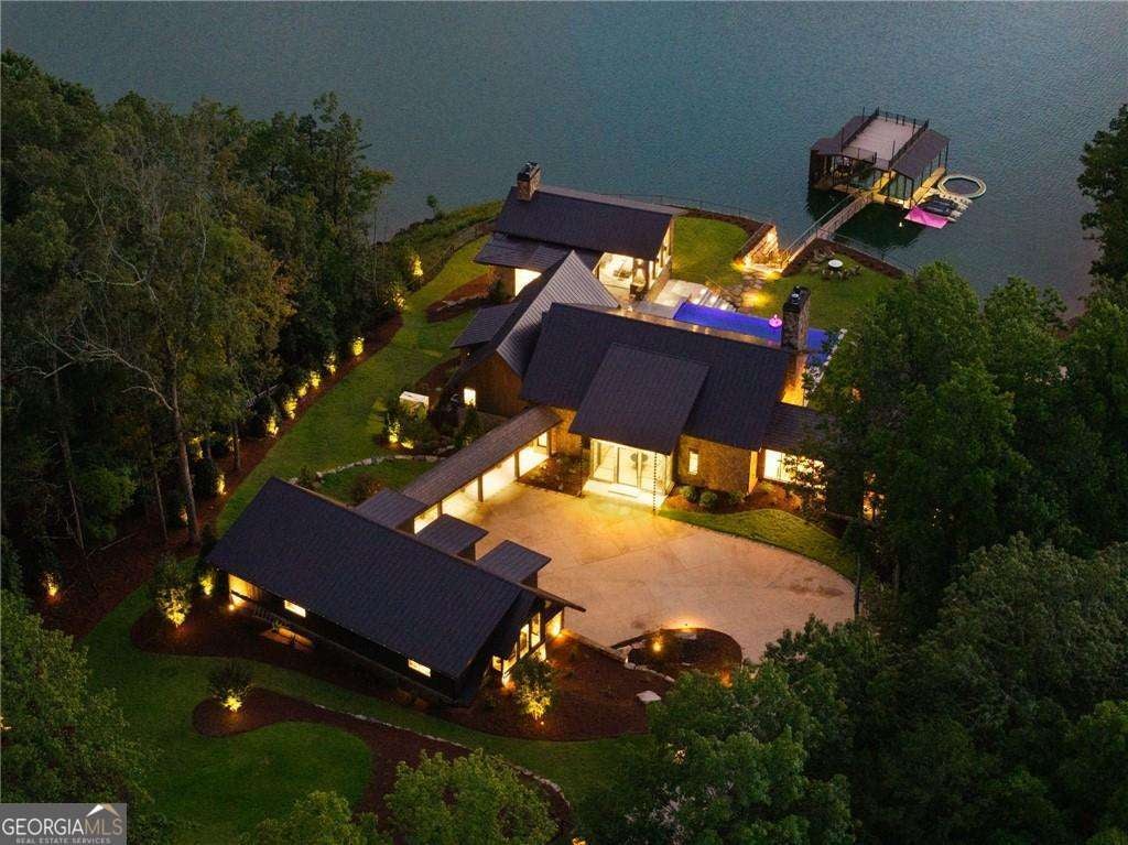 725 Rocky Point Dr — photo